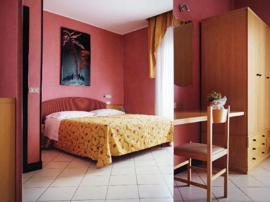 Фото Hotel Junior