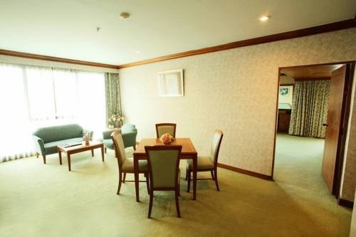 Фото Thumrin Thana Hotel