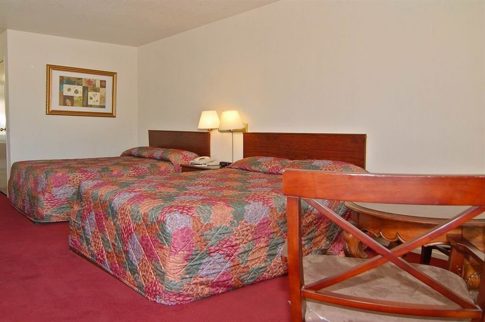 Фото Rodeway Inn Magic Mountain Area