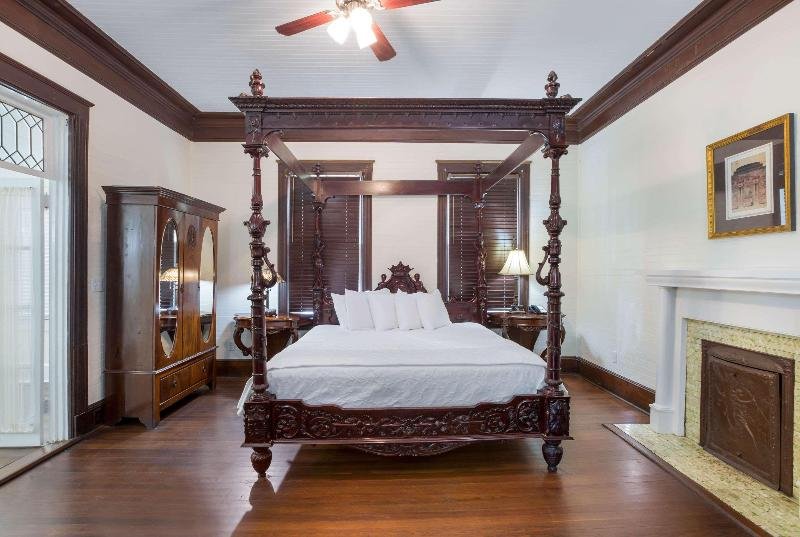 Фото Coombs Inn & Suites