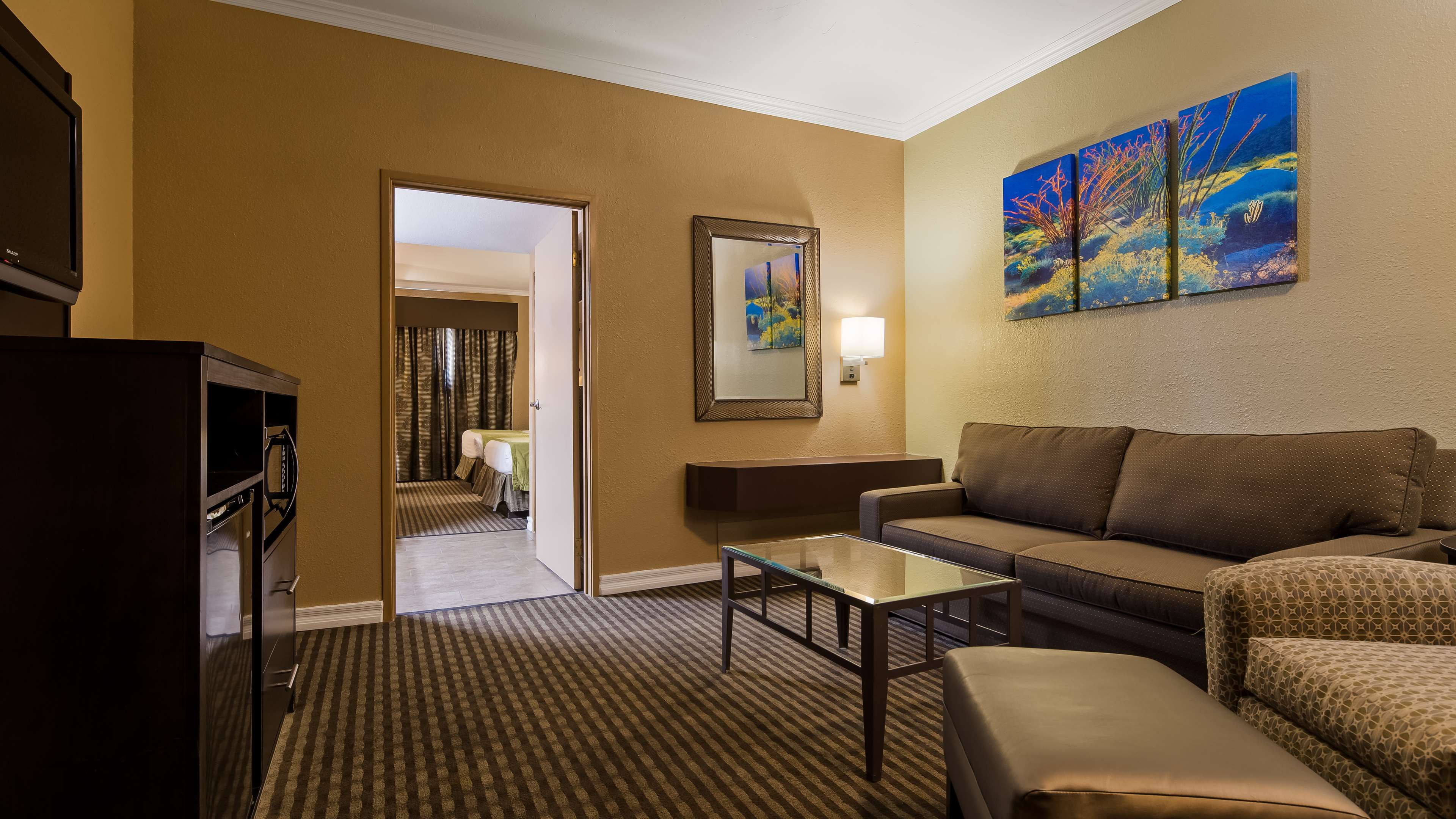 Фото Best Western Royal Sun Inn & Suites