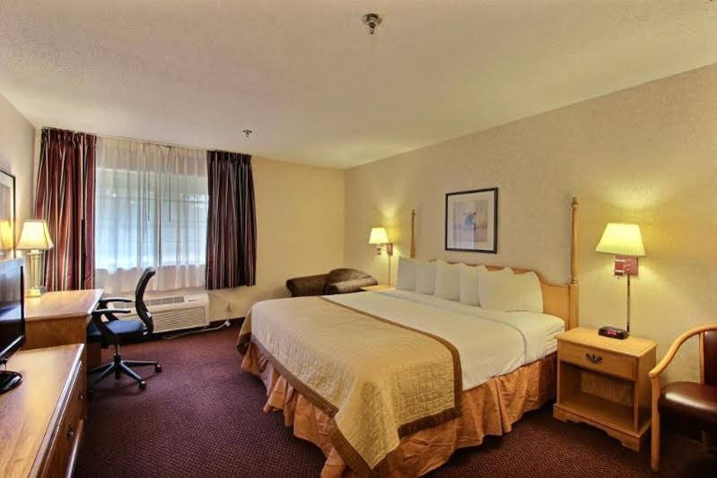 Фото Baymont by Wyndham Madison West/Middleton Wi West