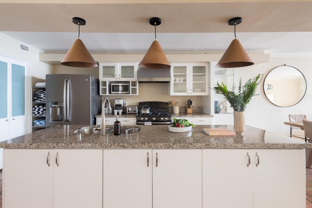 Фото Rockpoint by AvantStay Beachfront Home w Ocean Views & Private Beach Access