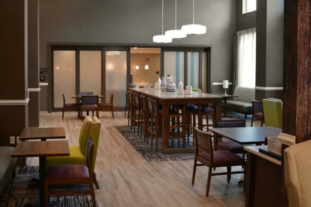 Фото Hampton Inn & Suites Philadelphia/Media