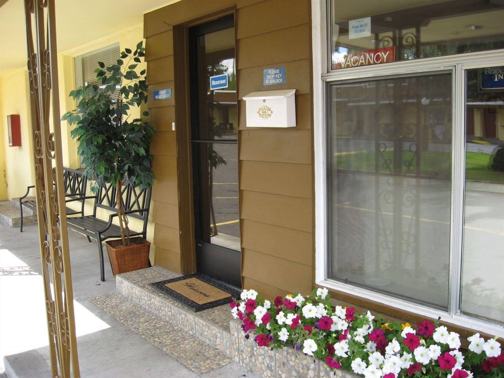 Фото The L Motel