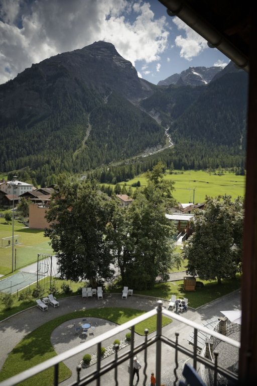Фото Hotel Kurhaus Bergün