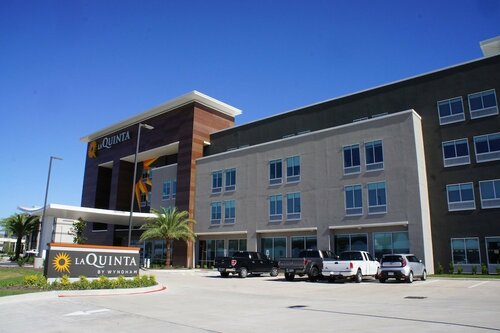Гостиница La Quinta Inn & Suites by Wyndham Texas City i 45