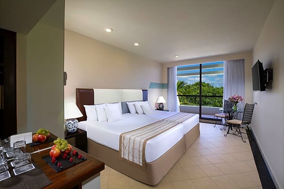 Фото Oasis Cancun Lite