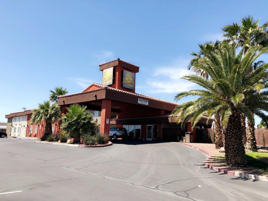 Фото Sunrise Inn Hotel