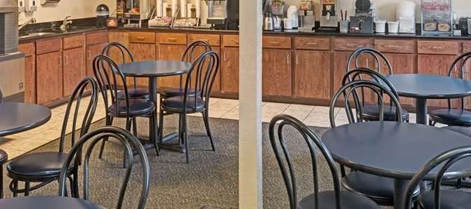 Фото Super 8 by Wyndham Omaha I-80 West