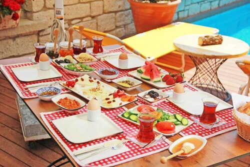 Гостиница Yerli Otel Alacati в Чешме