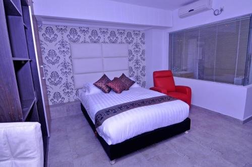 Фото Contemporary Heights Resort and Hotel
