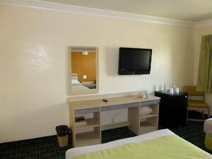 Гостиница Economy Inn Hollywood