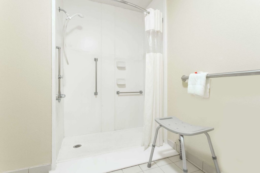 Фото Days Inn by Wyndham Norfolk Airport