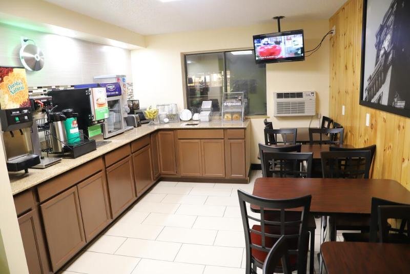 Фото Super 8 by Wyndham Richmond Airport Va