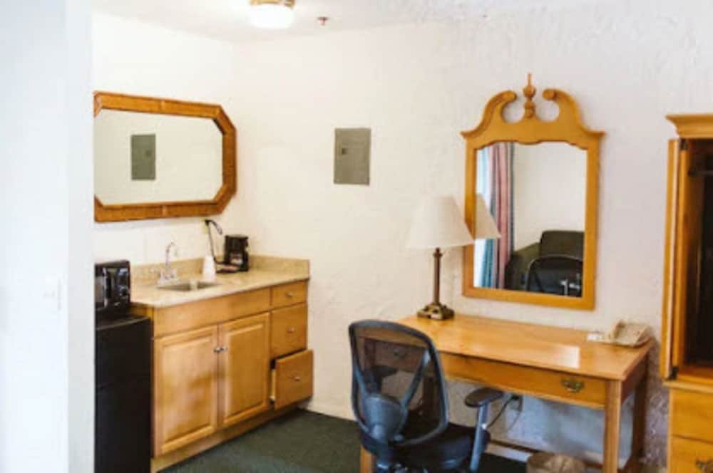 Фото Channel Islands Inn