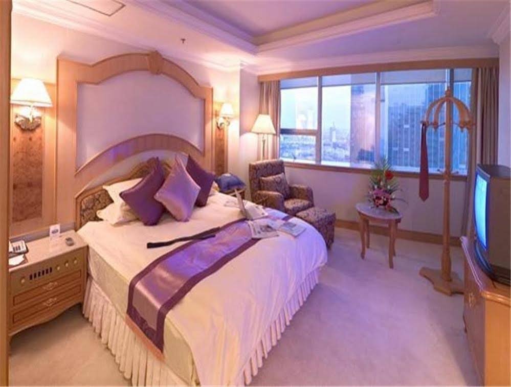 Фото Kunming Green Land Hotel