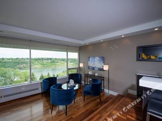 Фото The James Hotel