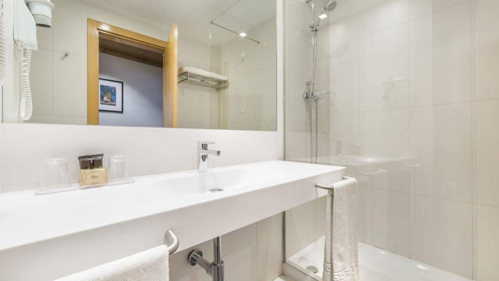 Фото Ramada by Wyndham Lisbon