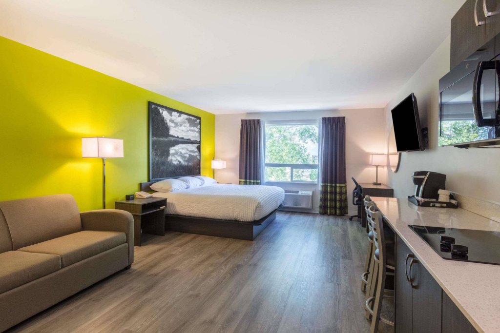Фото Super 8 by Wyndham Winnipeg East Mb