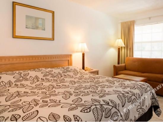 Фото Carriage House Resort Motel