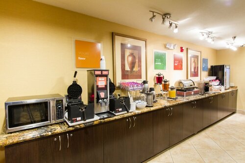 Гостиница Comfort Suites Phoenix Airport в Темпе