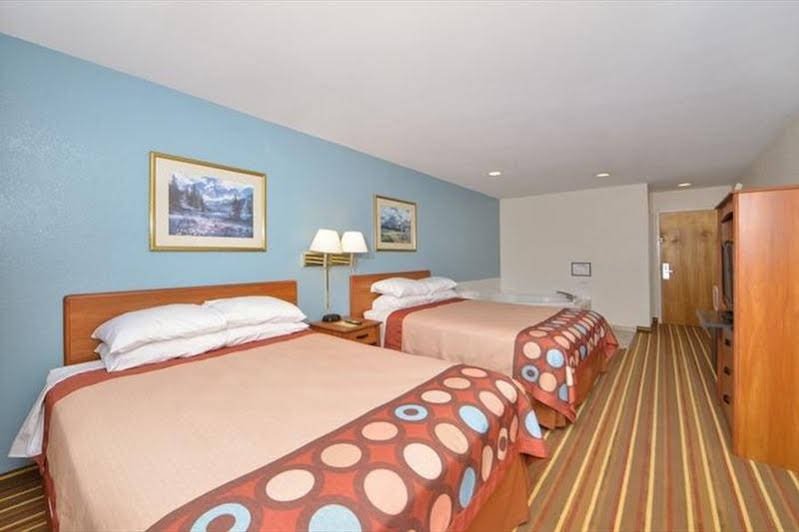 Фото Super 8 by Wyndham Bedford