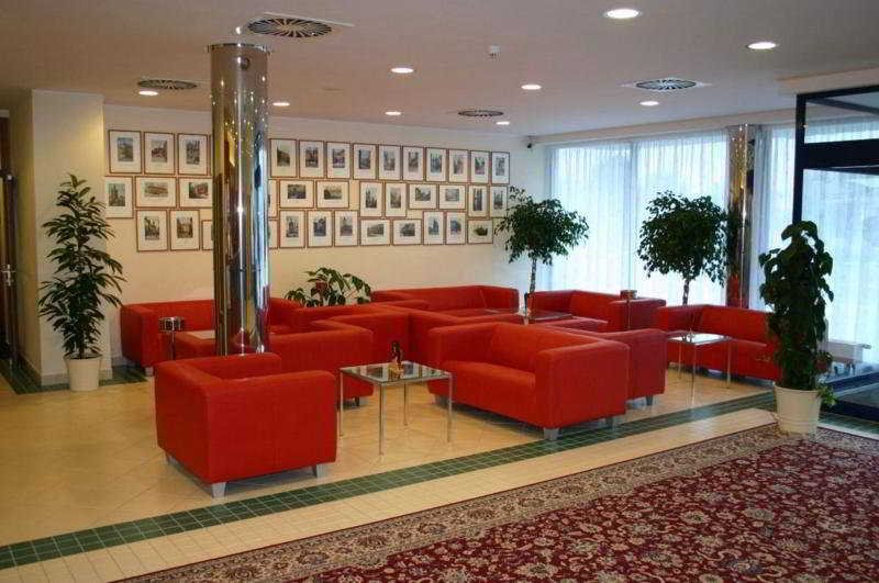 Фото Ramada Airport Hotel Prague