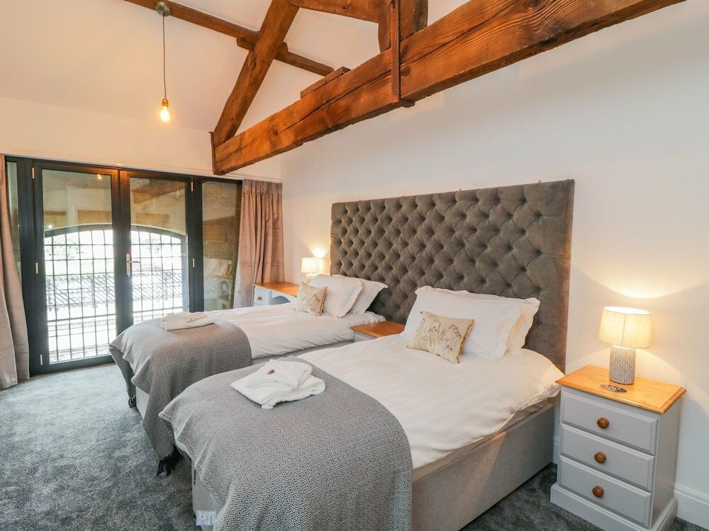 Short-term housing rental Duchess of Hamilton @ Engine Shed, Whitby, photo