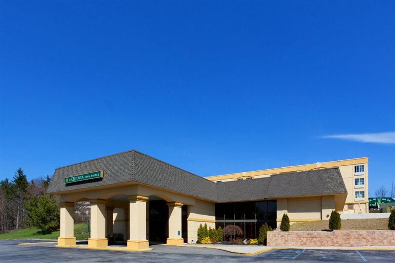 Гостиница La Quinta Inn & Suites by Wyndham White Plains - Elmsford