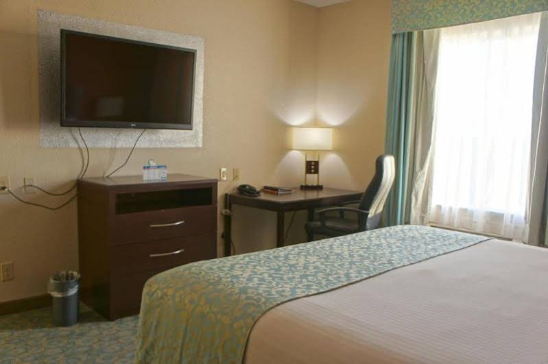 Фото Ramada by Wyndham South Waco