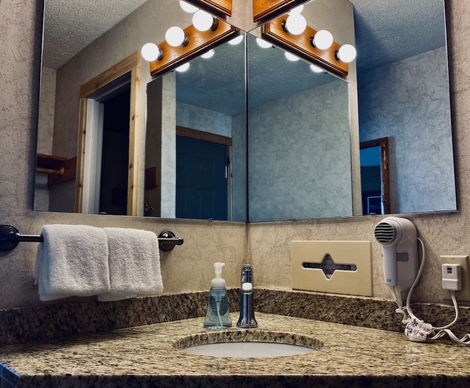 Фото The Cliff Dweller on Lake Superior