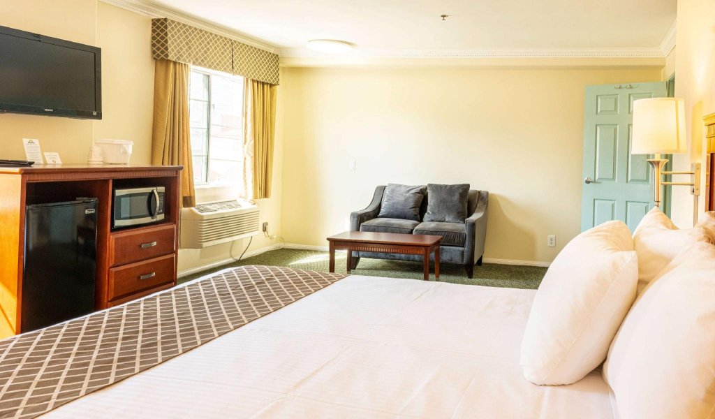 Фото Days Inn by Wyndham Santa Monica/Los Angeles