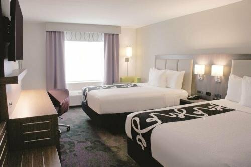 Гостиница La Quinta Inn & Suites by Wyndham Mobile