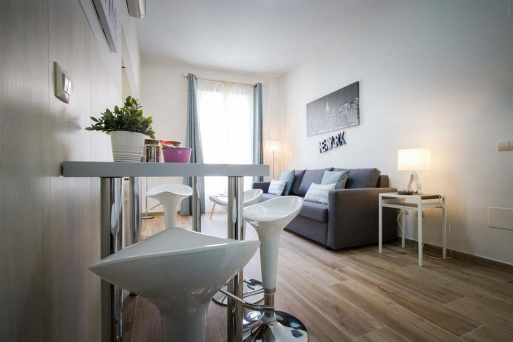 Фото Holidays2Malaga Suites Apartments