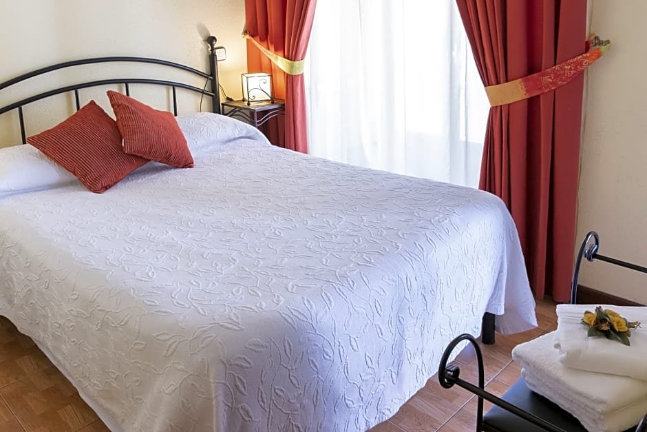 Фото Hostal Tokio