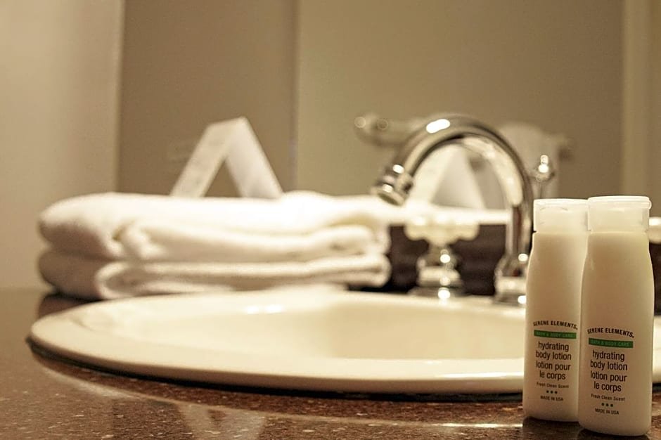 Фото Glacier House Resort