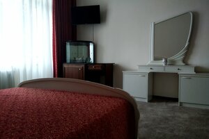 Park-Hotel Yalta (улица К. Маркса, 24Б), hotel