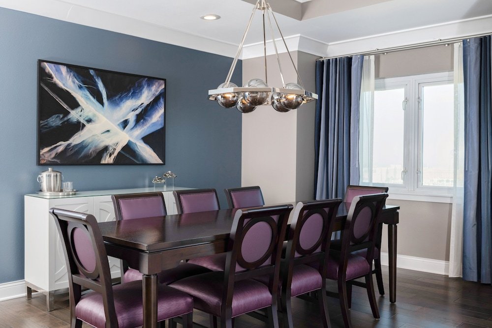 Фото Peacock Suites