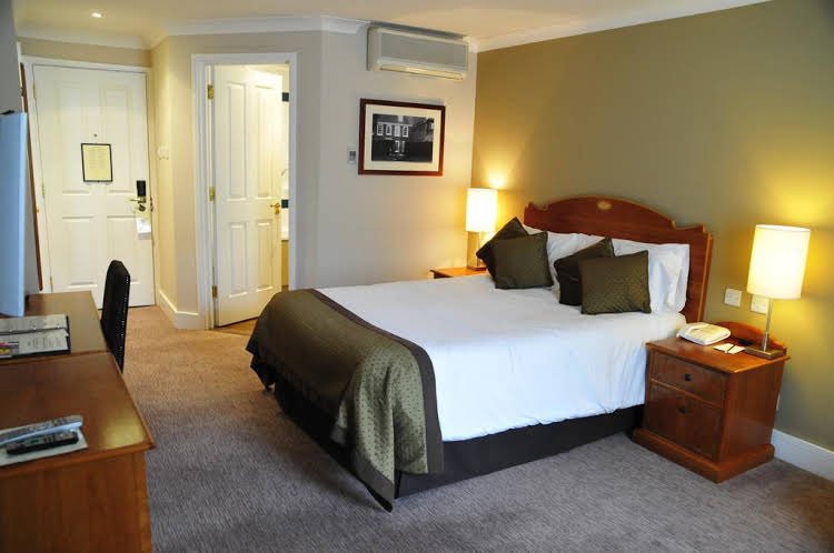 Фото The Rose & Crown Wimbledon