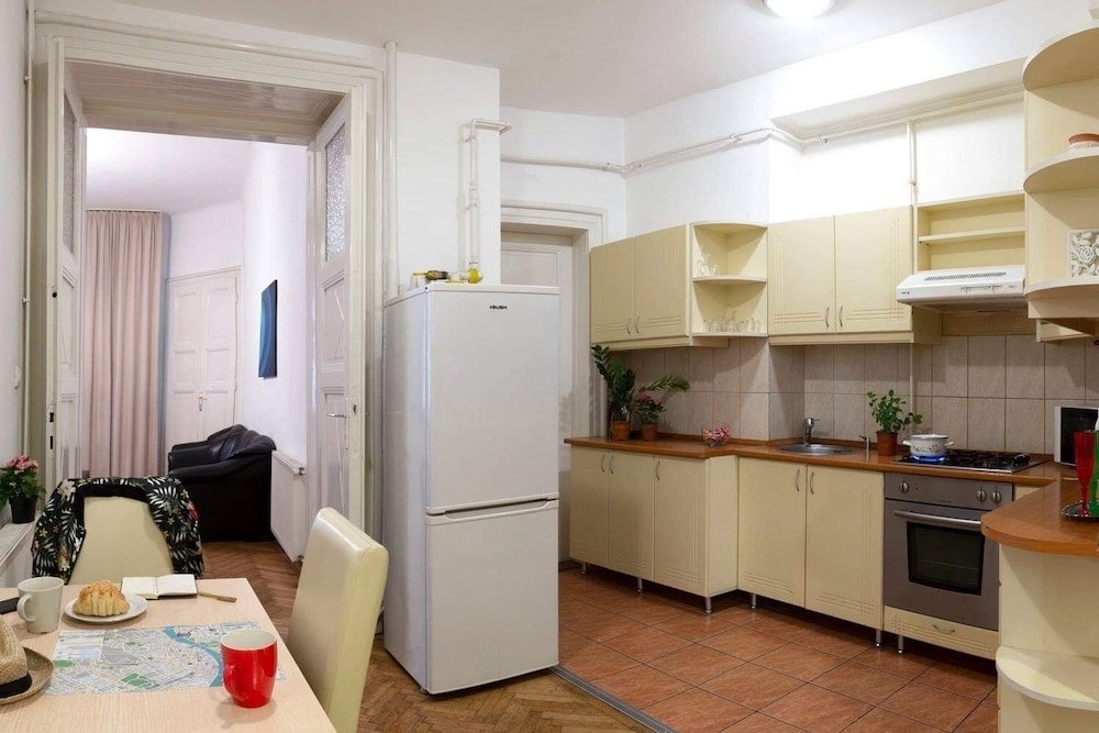 Фото Baroque Hostel 