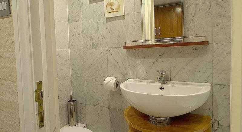 Фото Hyde Park Economy Apartments