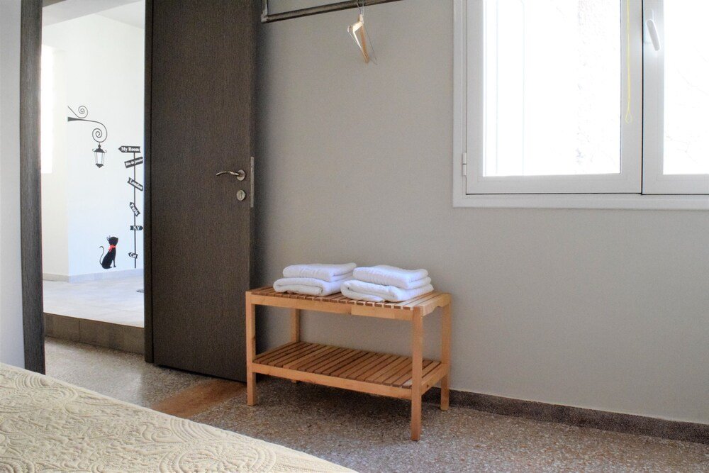 Фото Home Plus Psirri Apartment