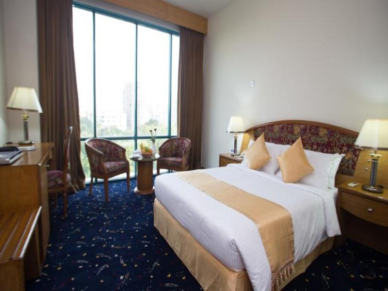 Фото Lake Castle