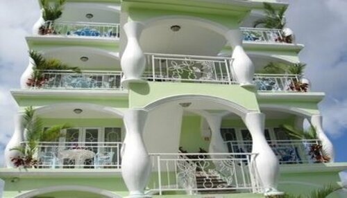 Гостиница Bon Azur Beachfront Villa & Penthouses