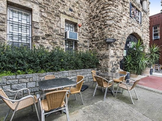 Фото The Old Swan Barracks - Hostel