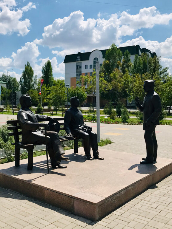 Genre sculpture Üç Arslan Anıtı, Astana, photo