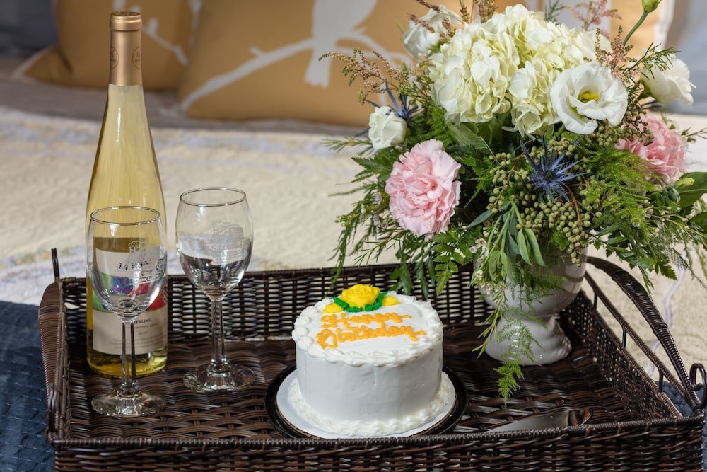 Фото The Steamboat House Bed & Breakfast