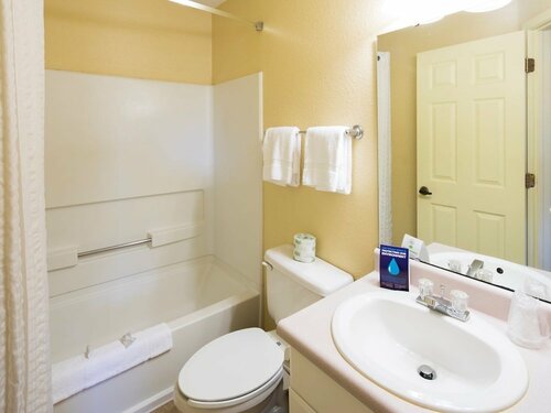 Гостиница InTown Suites Extended Stay Newport News Va - I-64 в Ньюпорт Ньюс