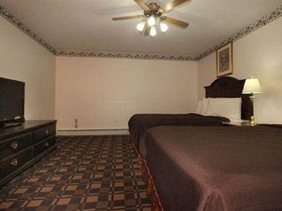 Фото Cabot Inn & Suites